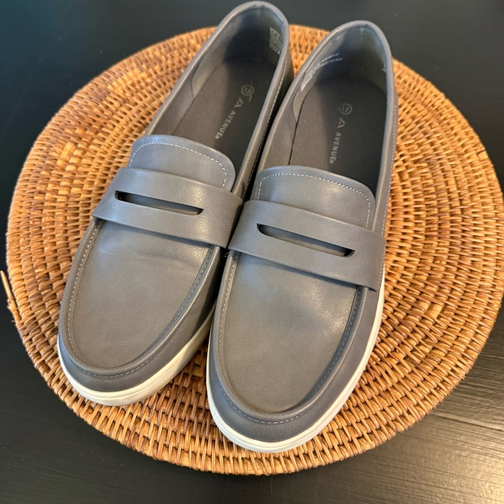 Avenue Men’s Casual Loafers Size 12‎